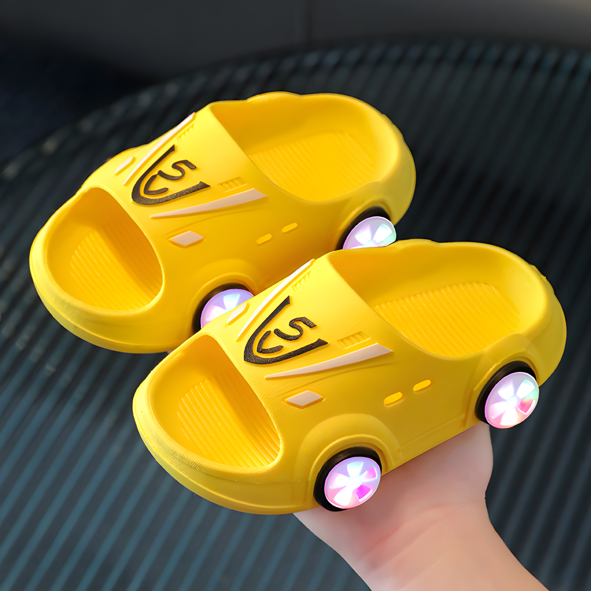 Light-Up Car Slippers for Kids/ Lichtgevende Kinderpantoffels